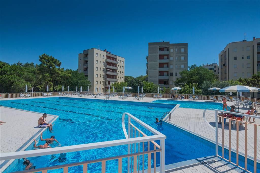 Residence Green Beverly Con Piscina Lido Adriano Εξωτερικό φωτογραφία